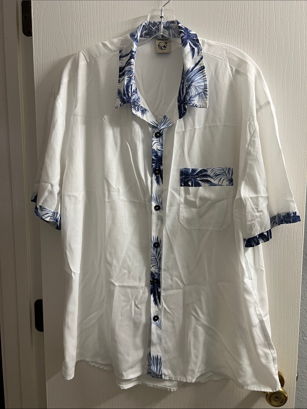 Casual White Short-Sleeve Button-Down Shirt with Blue Palm Trim